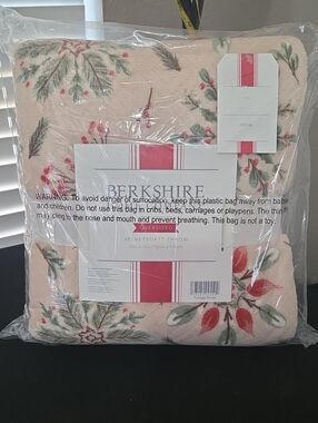 Berkshire Cream and Green Holiday Velvetsoft Throw with Red Berry Accents